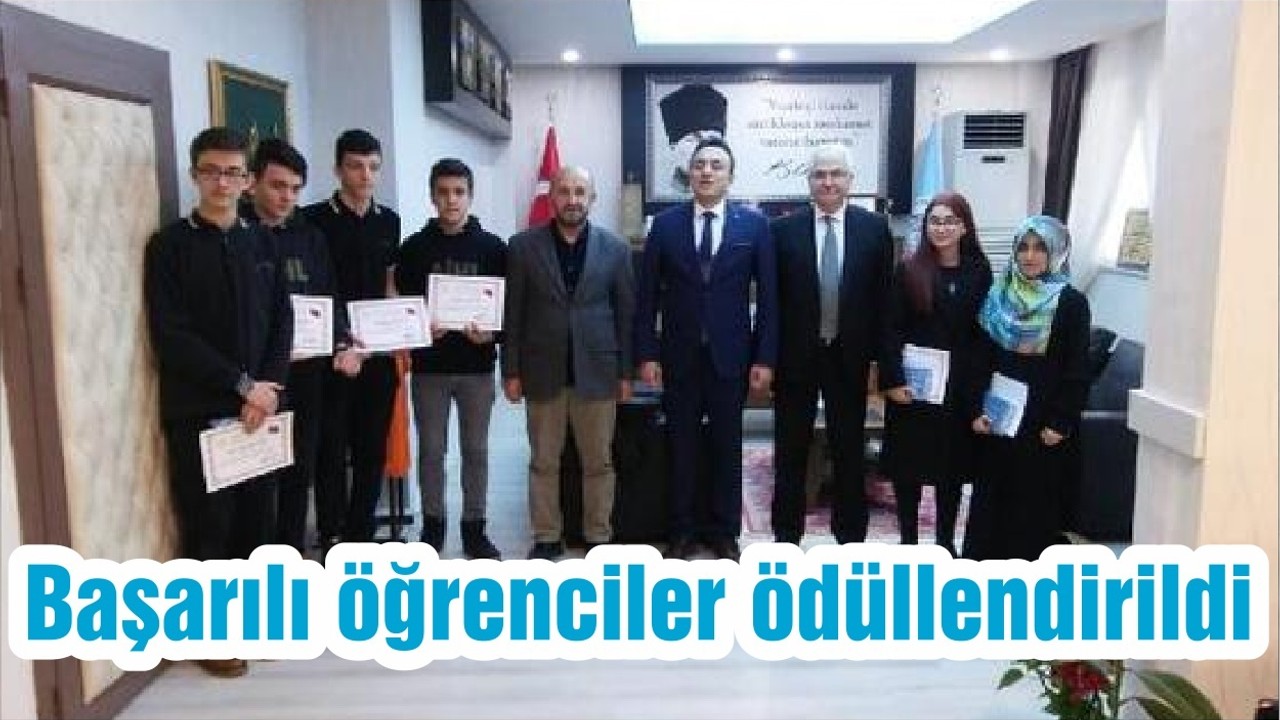 Başarılı öğrenciler ödüllendirildi