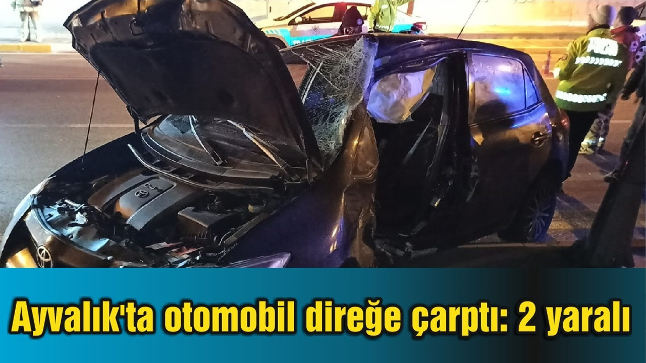 Ayvalık'ta otomobil direğe çarptı: 2 yaralı