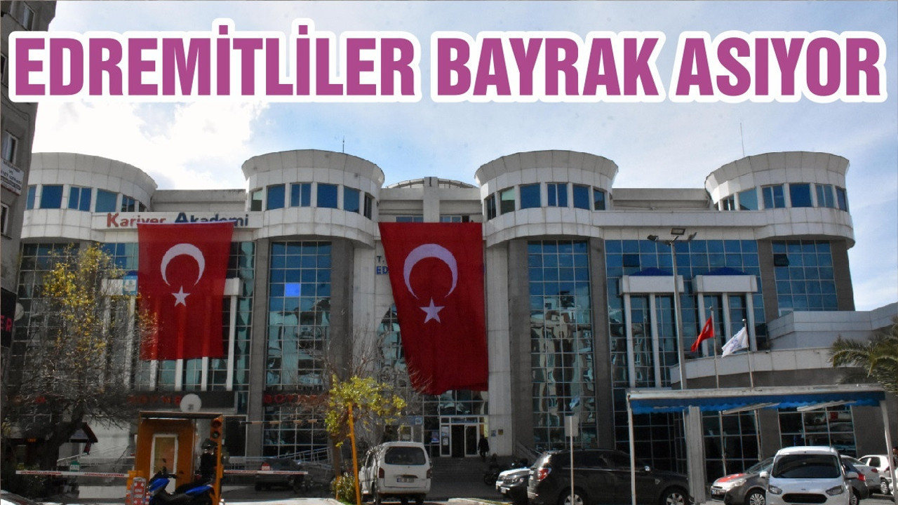 EDREMİTLİLER BAYRAK ASIYOR