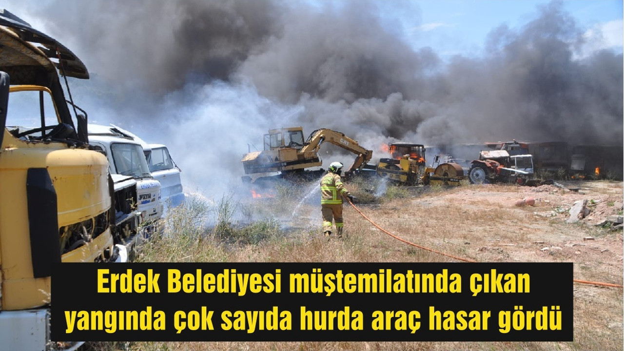 Erdek Belediyesi müştemilatında çıkan yangında çok sayıda hurda araç hasar gördü