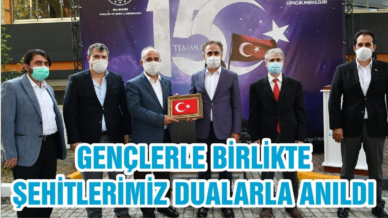 GENÇLERLE BİRLİKTE ŞEHİTLERİMİZ DUALARLA ANILDI