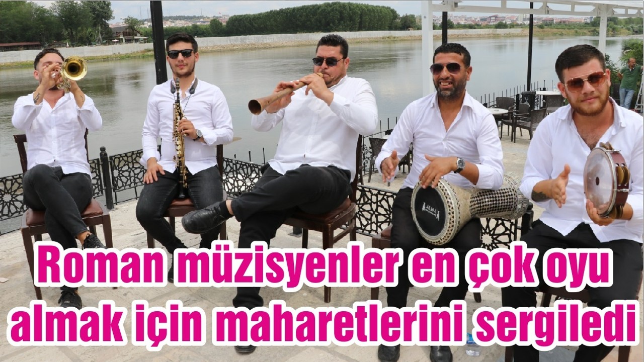 Roman müzisyenler en çok oyu almak için maharetlerini sergiledi