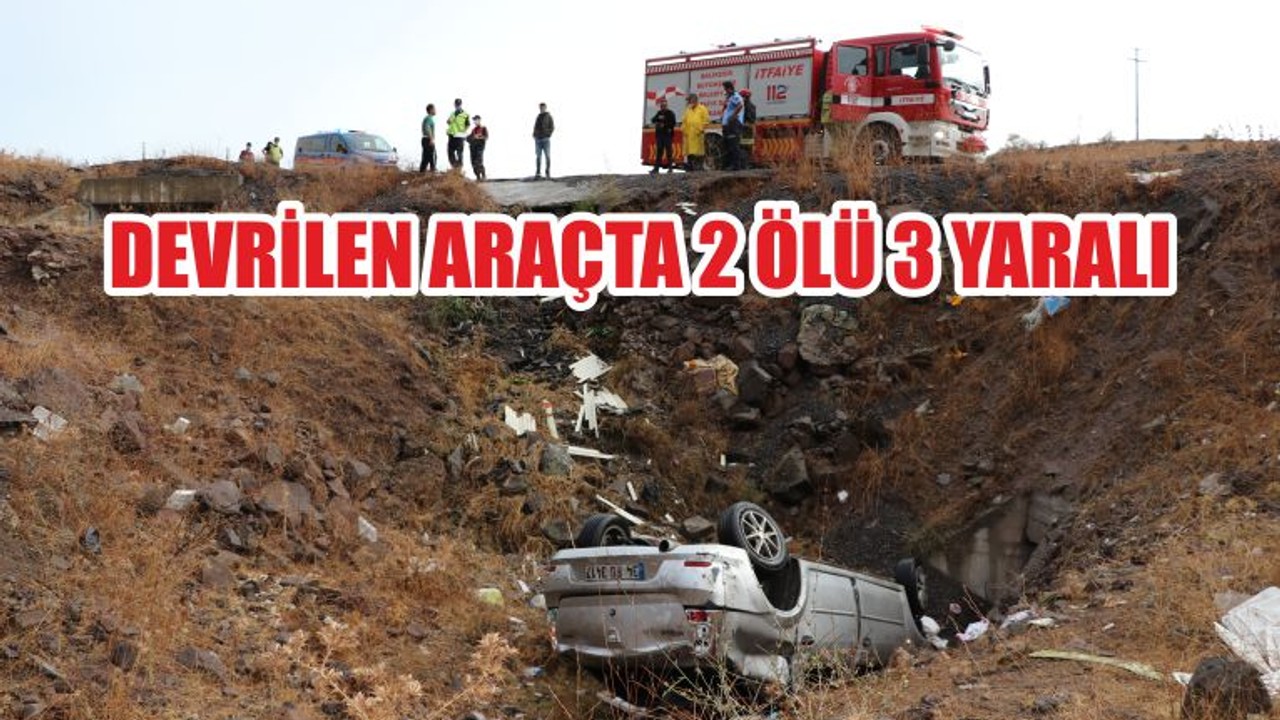 DEVRİLEN ARAÇTA 2 ÖLÜ 3 YARALI