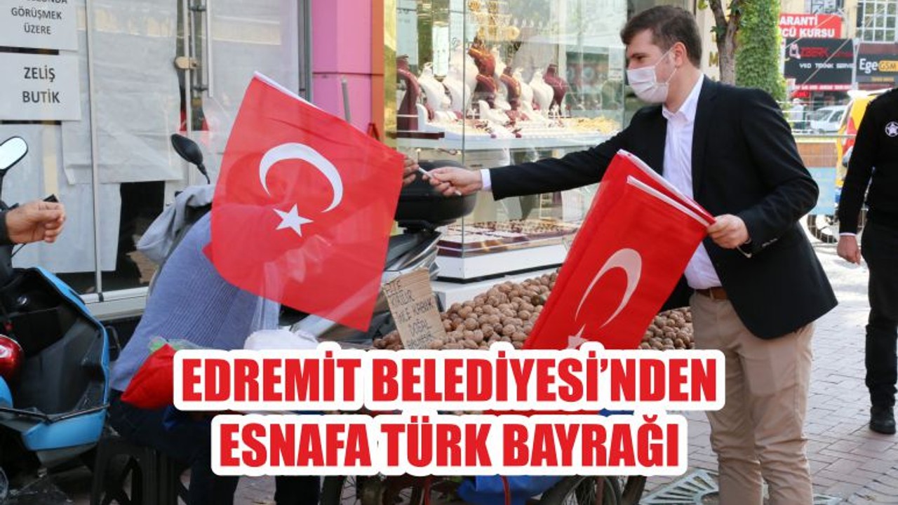 EDREMİT BELEDİYESİ’NDEN ESNAFA TÜRK BAYRAĞI