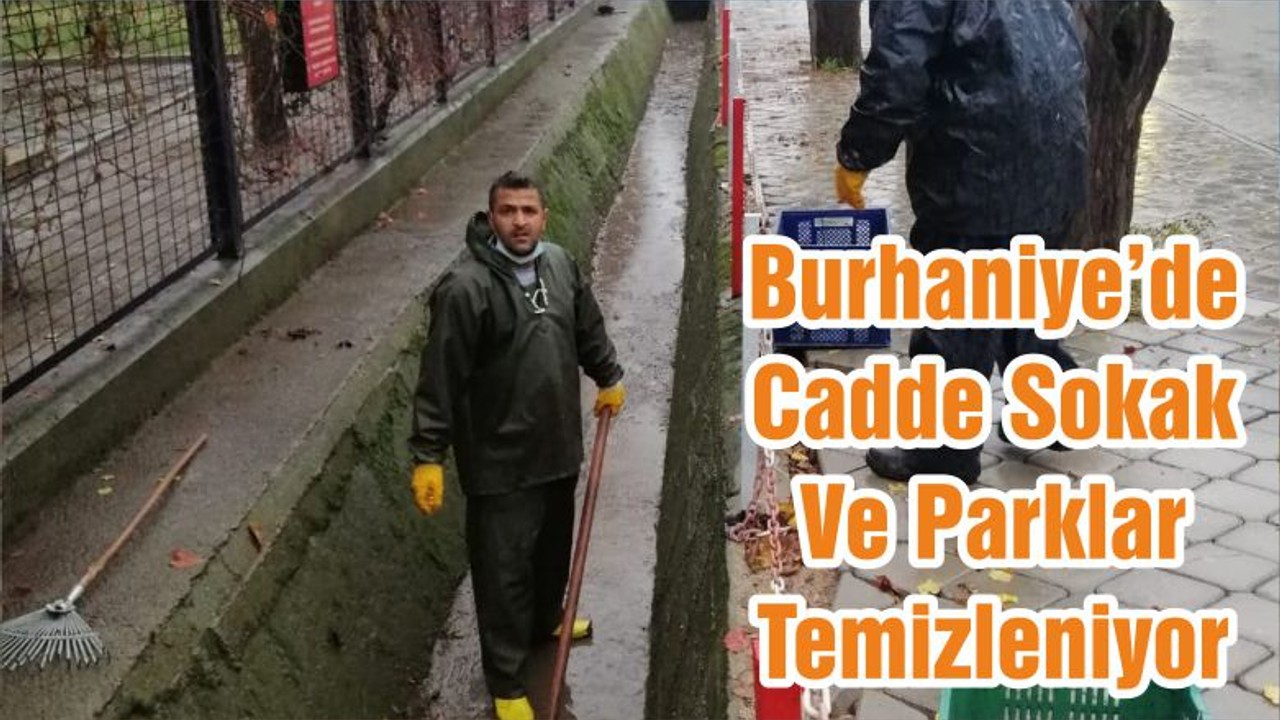 Burhaniye’de Cadde Sokak Ve Parklar Temizleniyor