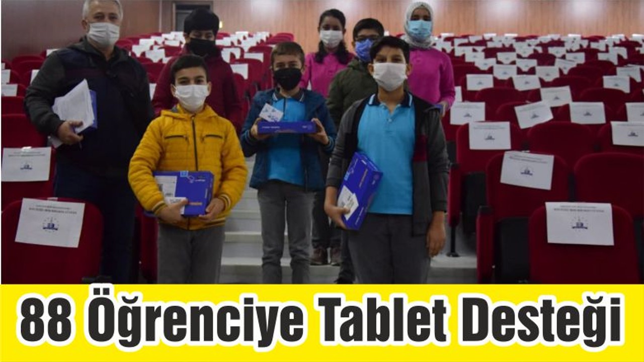 Edremit’te 88 Öğrenciye Tablet Desteği