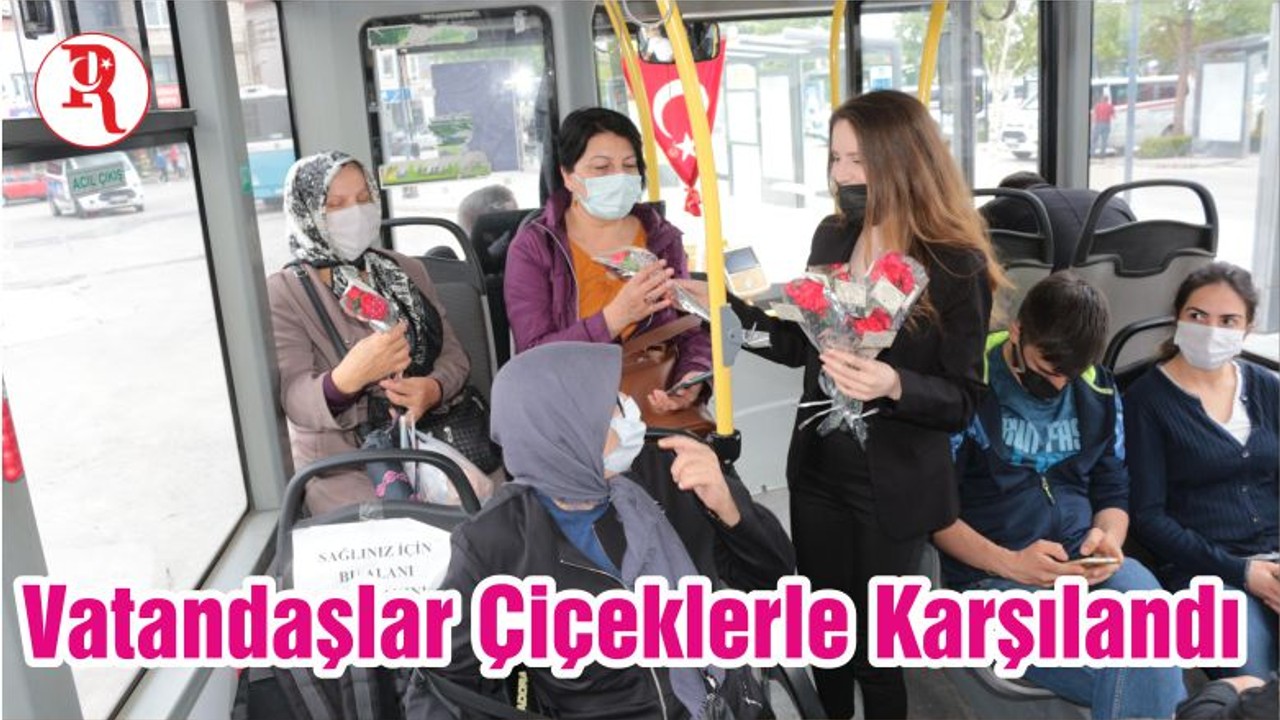 Vatandaşlar Çiçeklerle Karşılandı