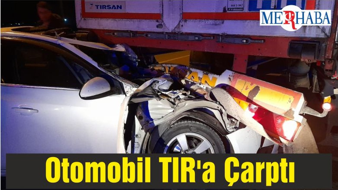 Otomobil TIR'a Çarptı