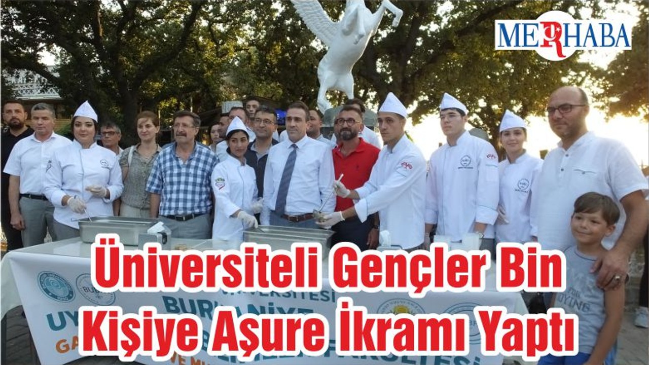 Üniversiteli Gençler Bin Kişiye Aşure İkramı Yaptı