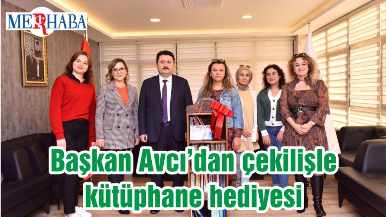 Başkan Avcı’dan çekilişle kütüphane hediyesi