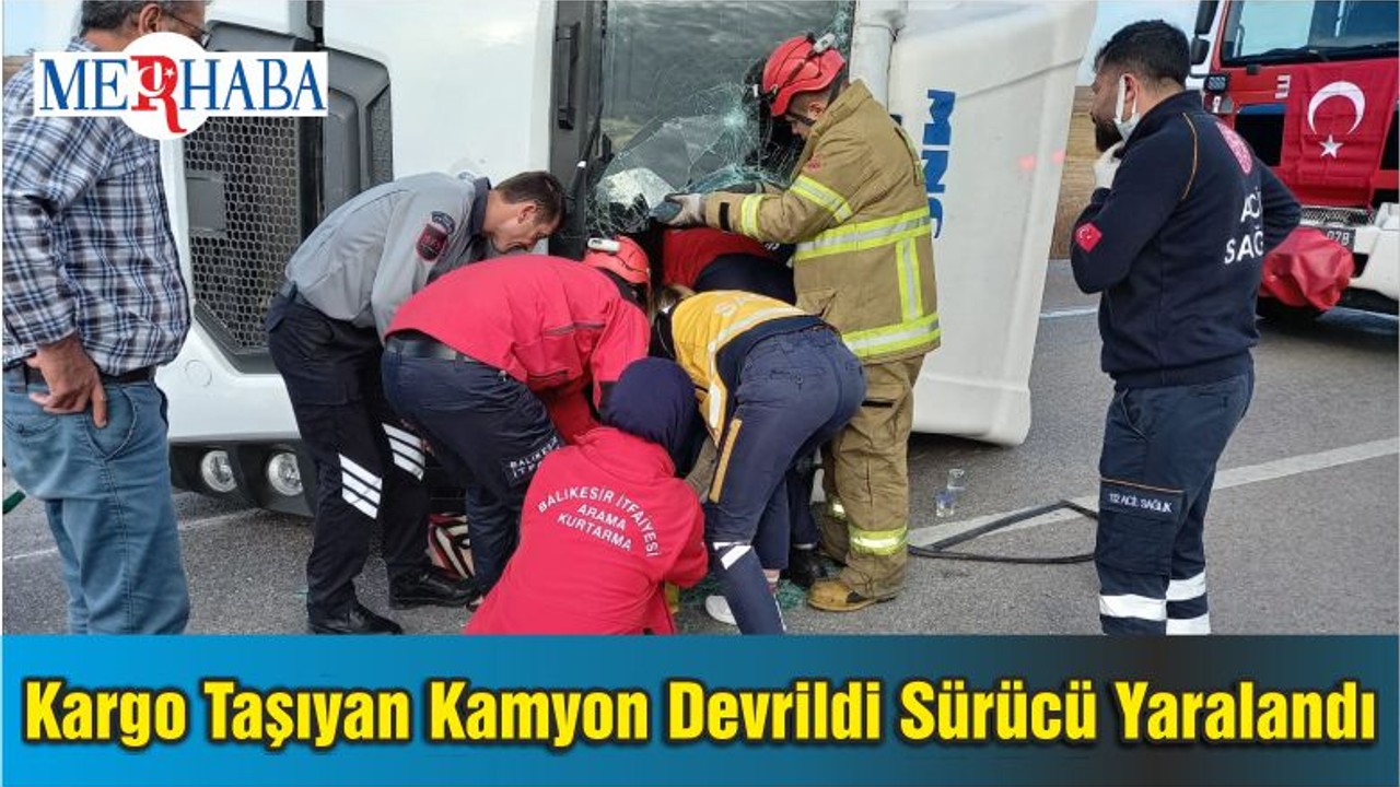 Balıkesir'de Kargo Taşıyan Kamyon Kazası