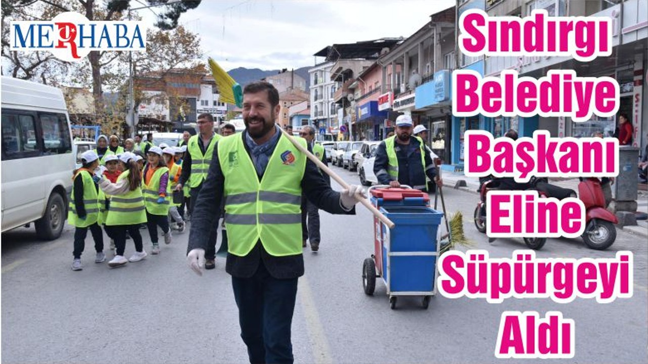Sındırgı Belediye Başkanı Eline Süpürgeyi Aldı