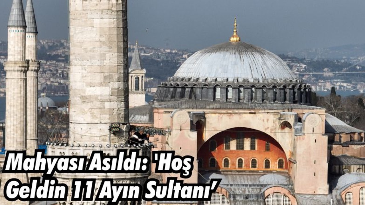 Mahyası Asıldı: 'Hoş Geldin 11 Ayın Sultanı'