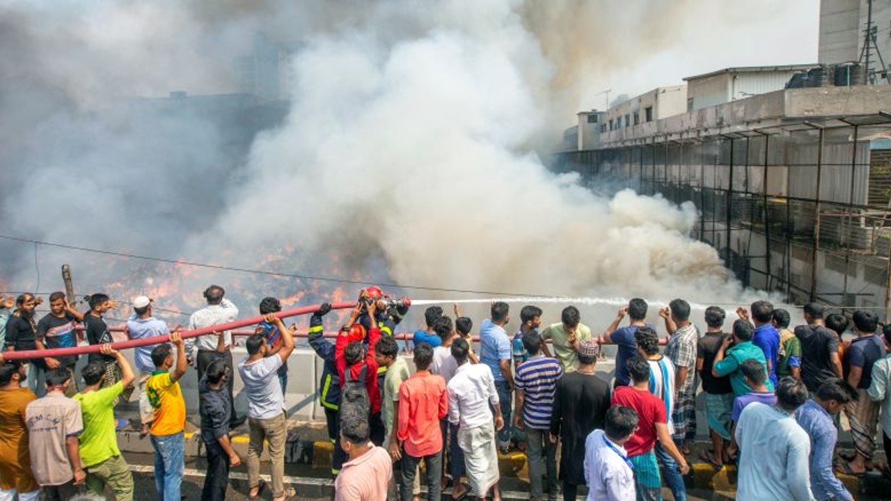 Bangladeş’te çarşıda büyük yangın