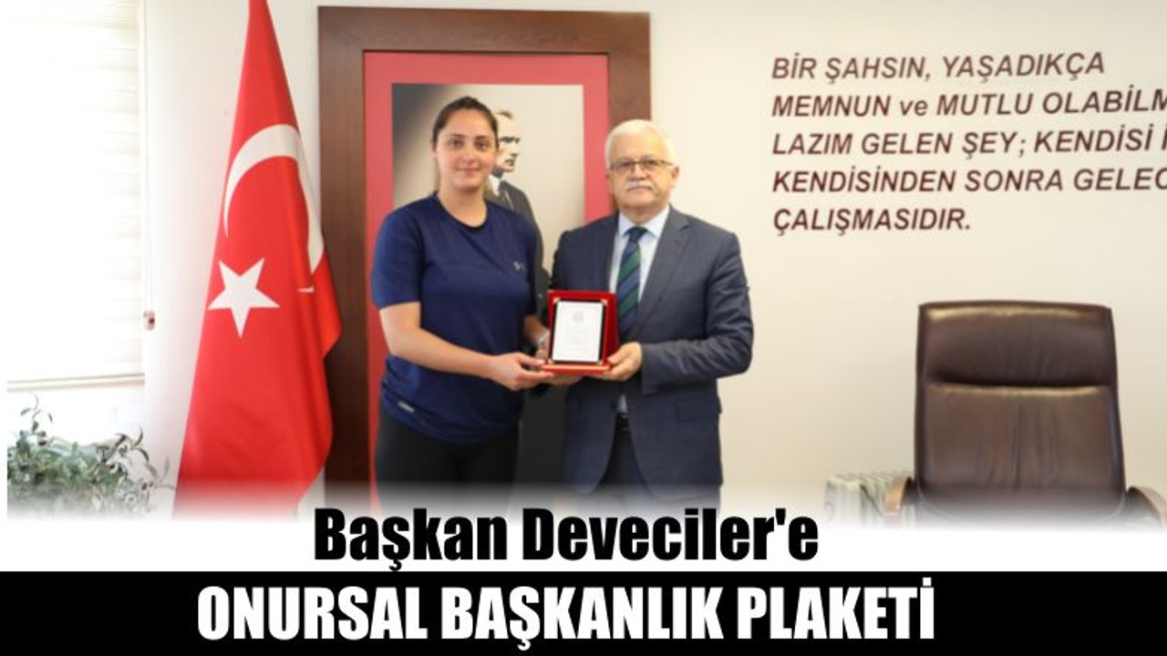 Başkan Deveciler'e Onursal Başkanlık Plaketi