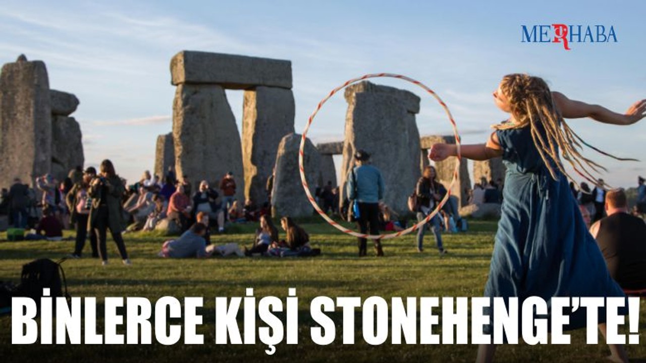 Binlerce Kişi Stonehenge'te