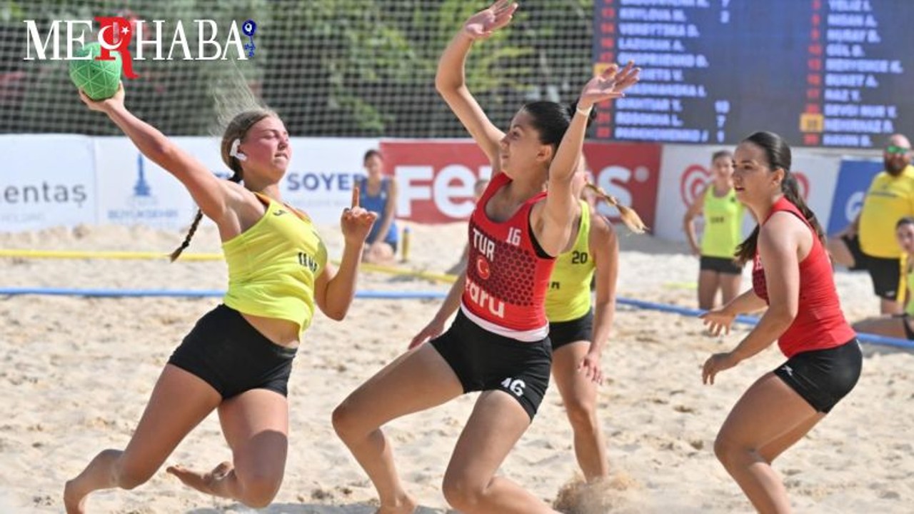 EHF Avrupa U17 Plaj Hentbolu Şampiyonası'nda ilk gün tamamlandı