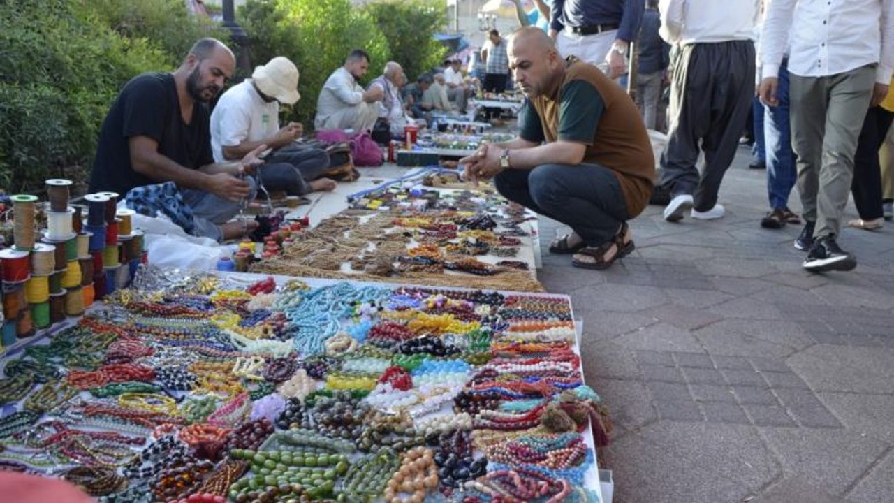 Türkiye’de kahvesi, Irak’ta tesbihi yapılıyor
