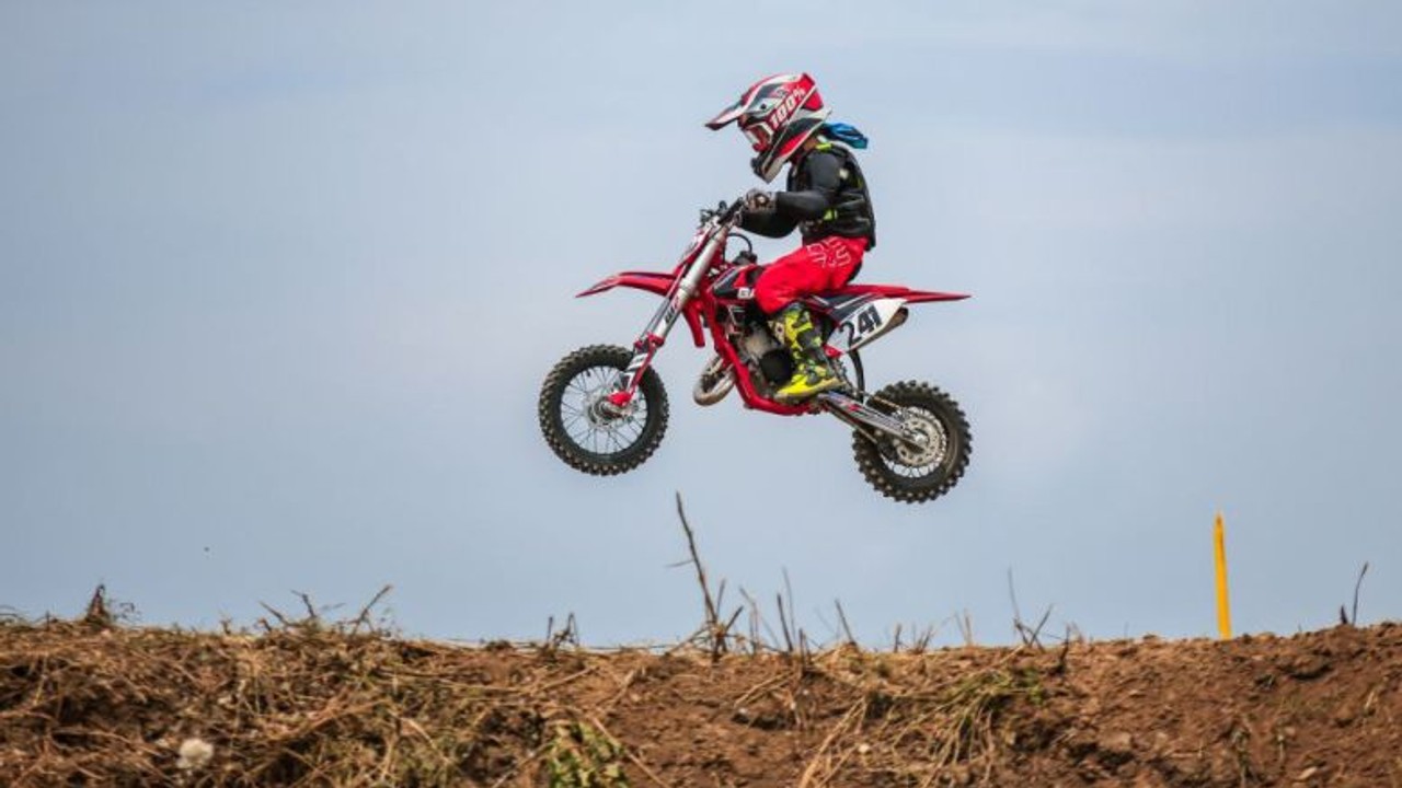 7 Yaşında Motokrosçu Babasının Yolundan Gidiyor