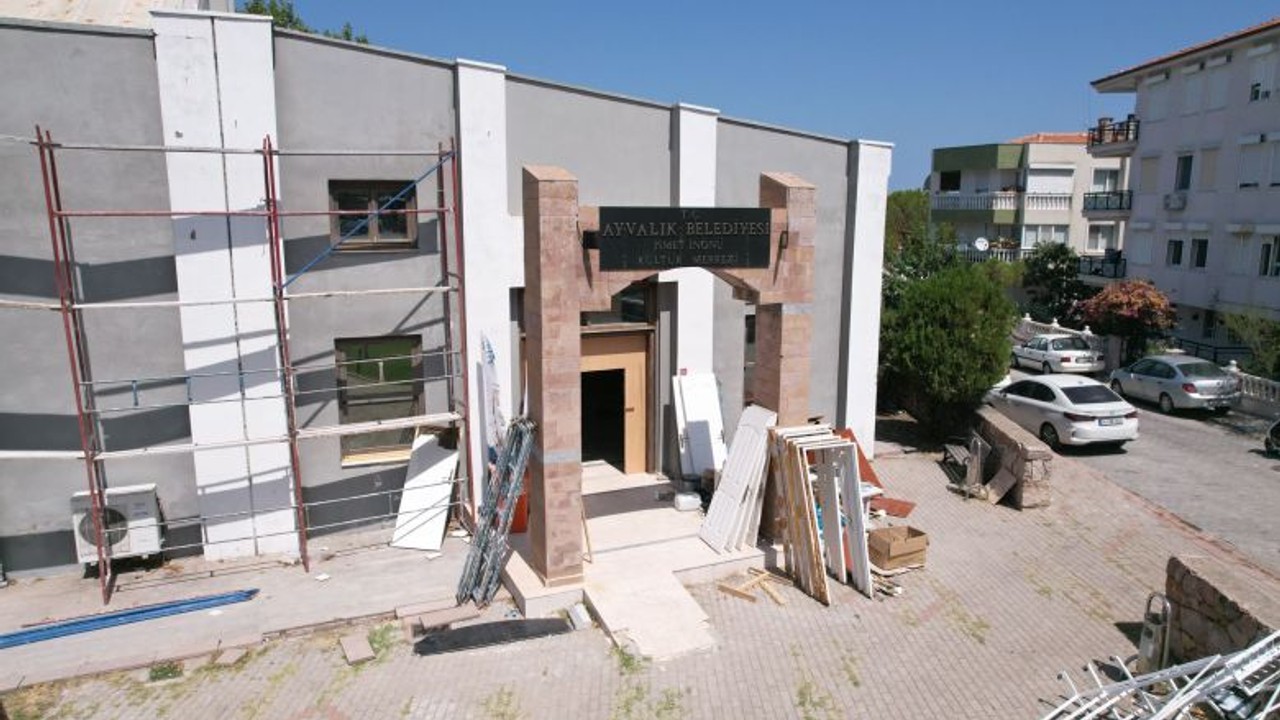 Ayvalık’ta İsmet İnönü Kültür Merkezi Yenileniyor