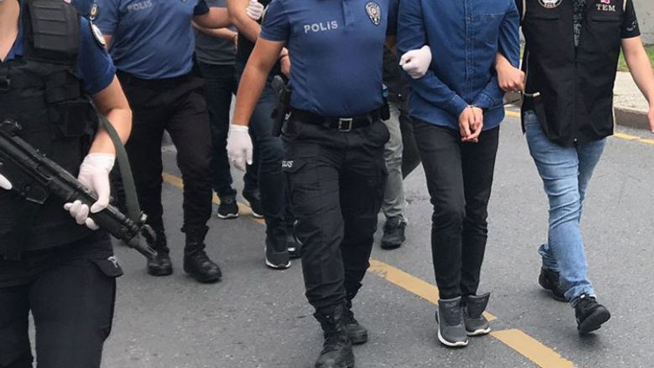 Balıkesir Ekipleri 8 İlçeye Eş Zamanlı Operasyon Gerçekleştirdi