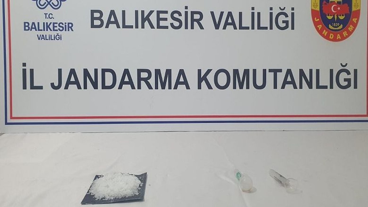 Balıkesir'de Jandarma Ekipleri Uyuşturucu Tacirlerine Geçit Vermiyor