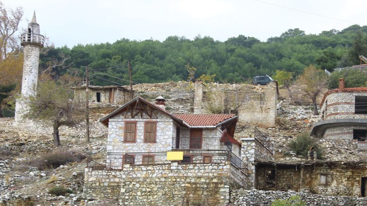 Balıkesir'de Tarihi Minare Kaçak Yıkıldı Halk İsyan Etti
