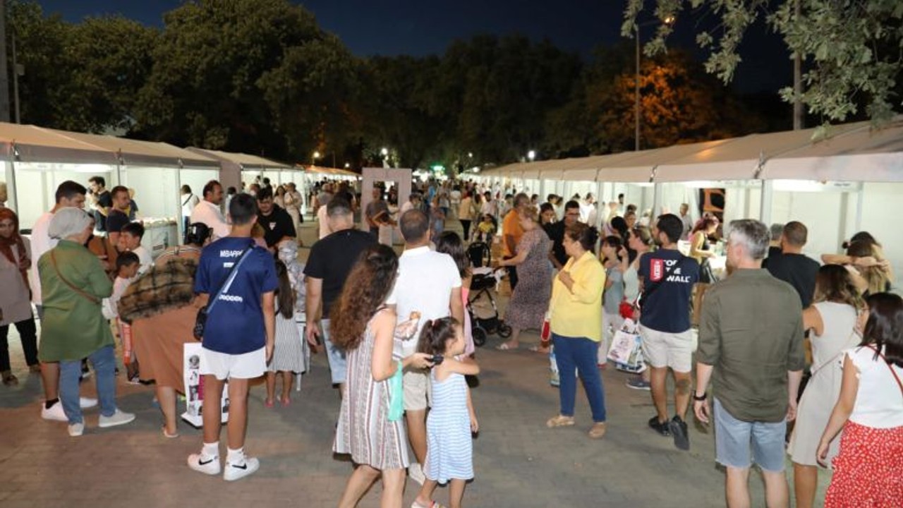 Burhaniye'de Kitap Fuarı Başlıyor