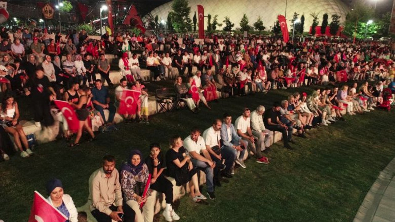 Balıkesir'de Demokrasi Zaferi Konserlerle Kutlandı