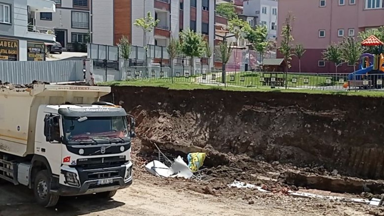 Edremit'te Korkutan An ! Anaokulu Bahçe Duvarı Çöktü