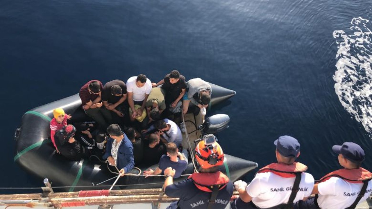 Göçmenler Sahil Güvenlik'ten Kaçamadı