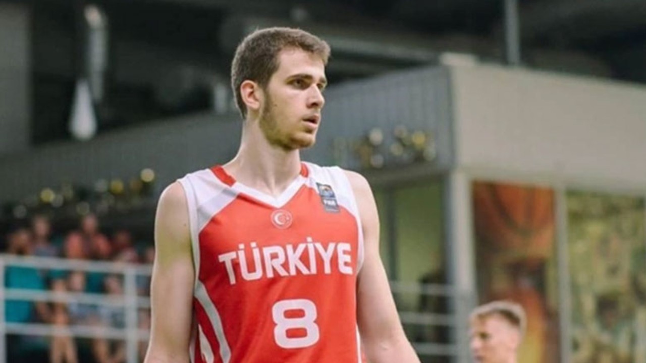 Hakan Sayılı Karşıyaka'ya Transfer Oldu
