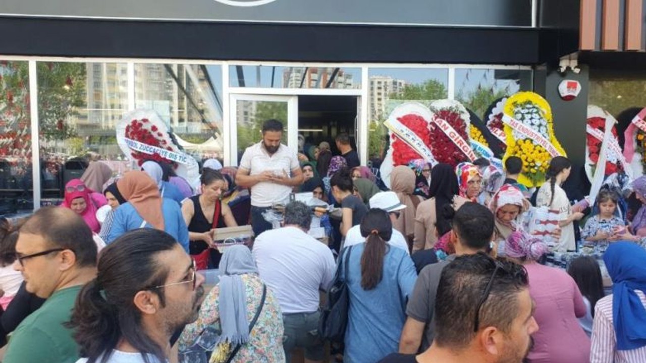 "İndirimli Ürün" İzdiham Yarattı