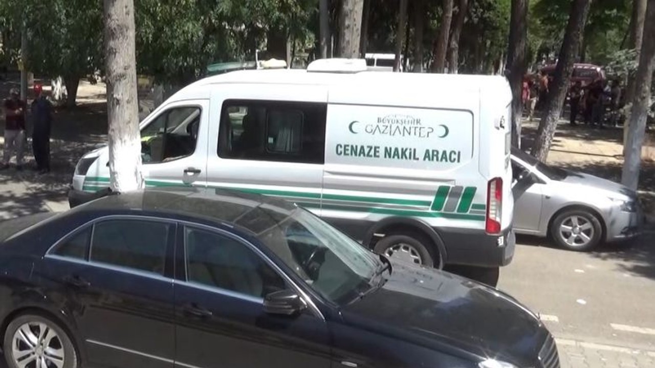 Kardeş Dehşeti ! Ağabeyini Uykuda Öldürdü
