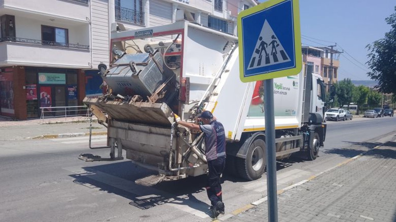 Karesi’de Çöp Konteynırları Dezenfekte Ediliyor