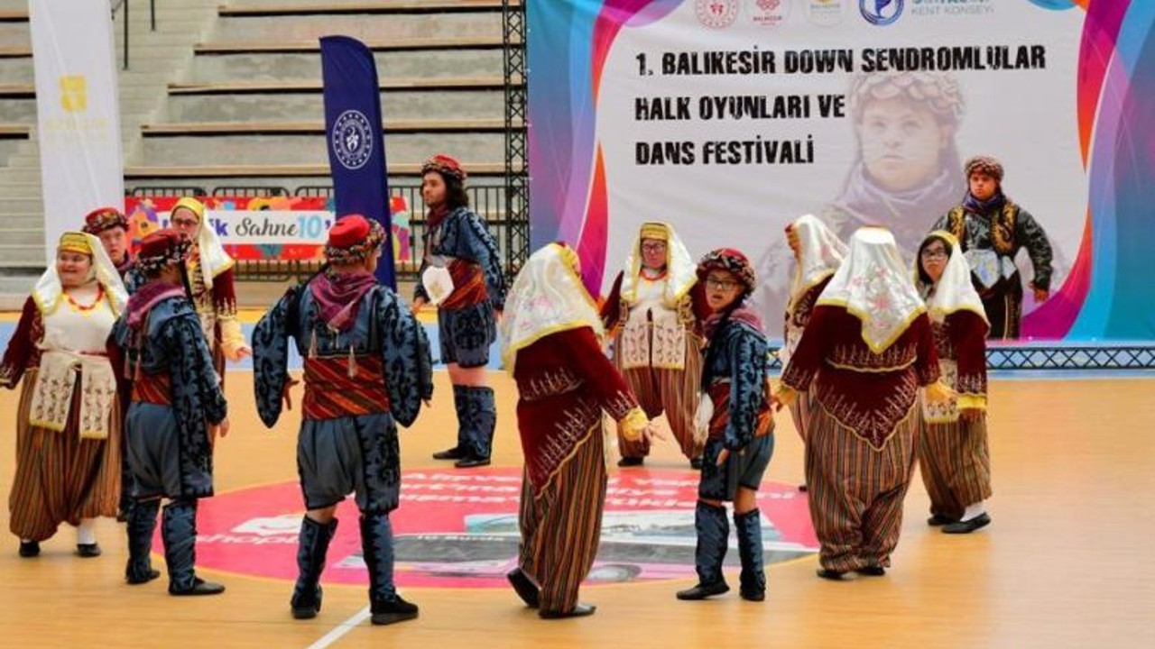 Özel Sporcuların Dans Dolu Şenliği