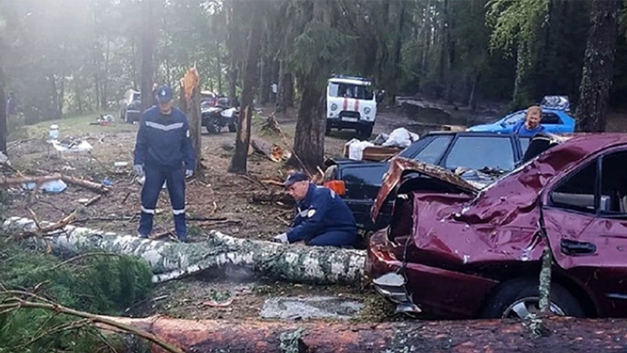 Rusya’da Şiddetli Fırtına, Felaketi Yaşattı