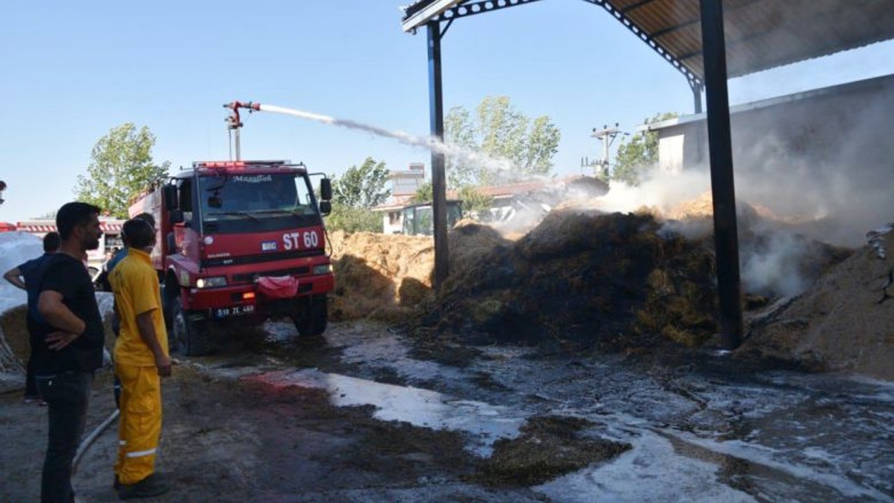 Sındırgı'da Saman Deposu Tutuştu