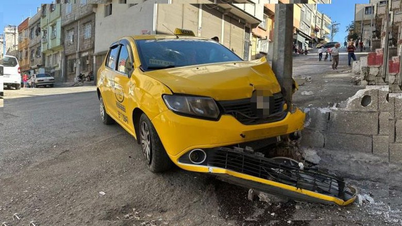 Feci Kaza! Taksi Yayaların Arasına Daldı