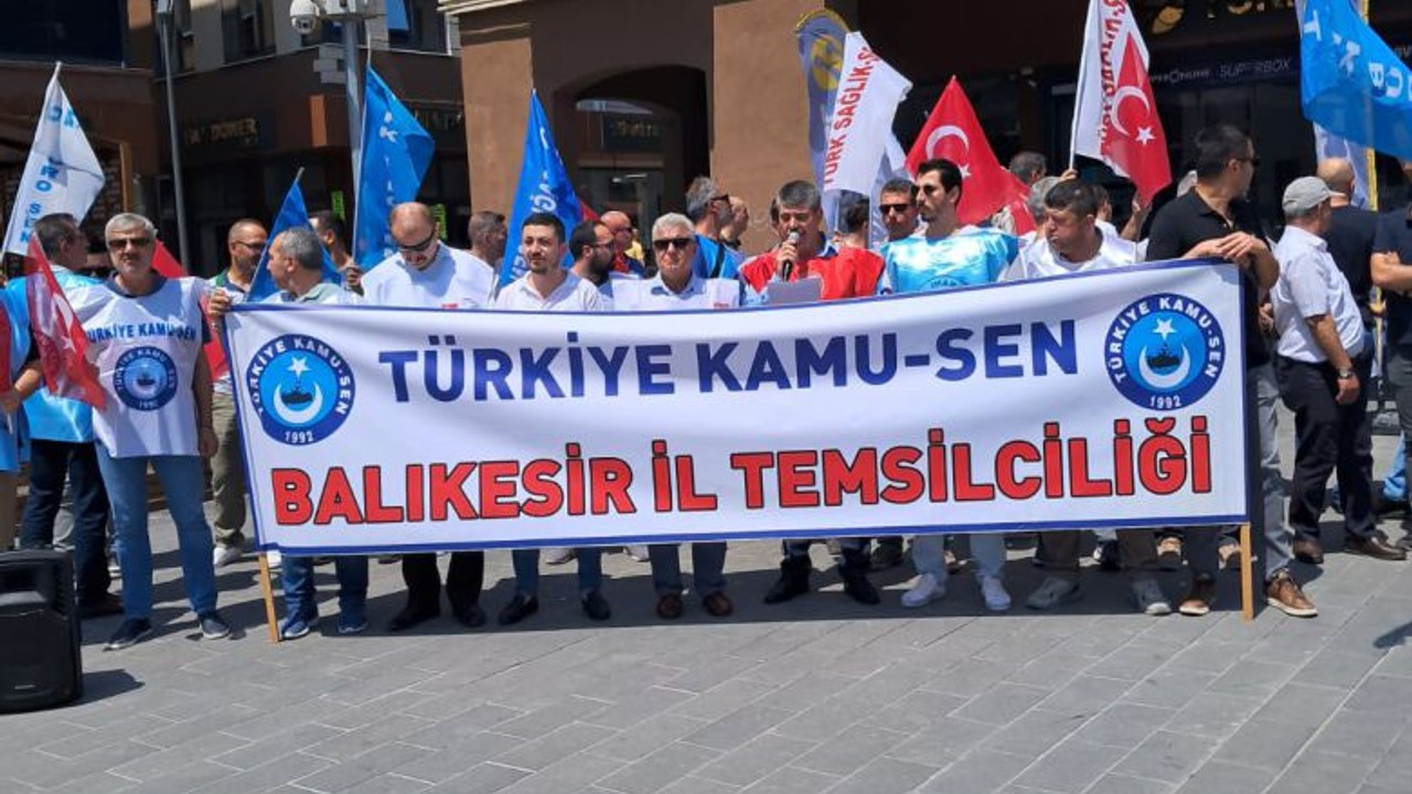 Türkiye Kamu Sen Memur Maaşlarını Protesto Etti