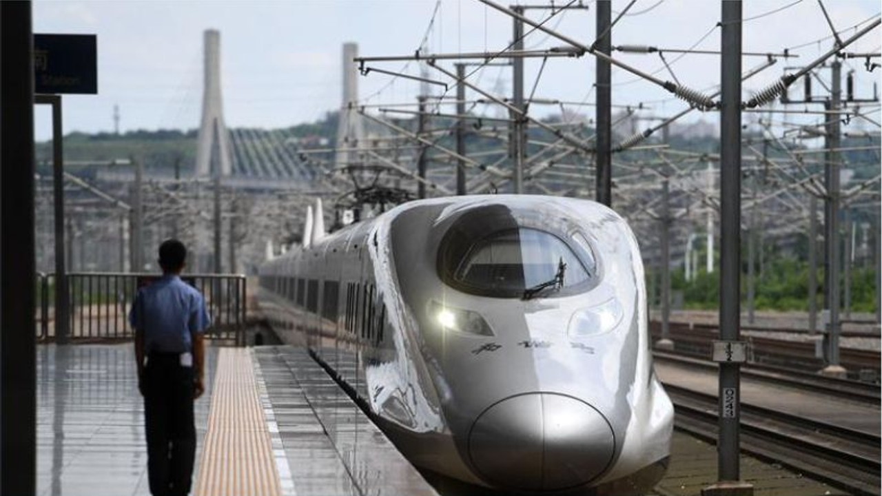 Tren İstasyonu Sular Altında Kaldı