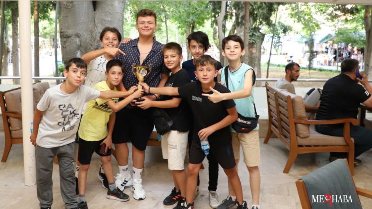 RAKİPLERİNİ UN GİBİ ELEDİLER