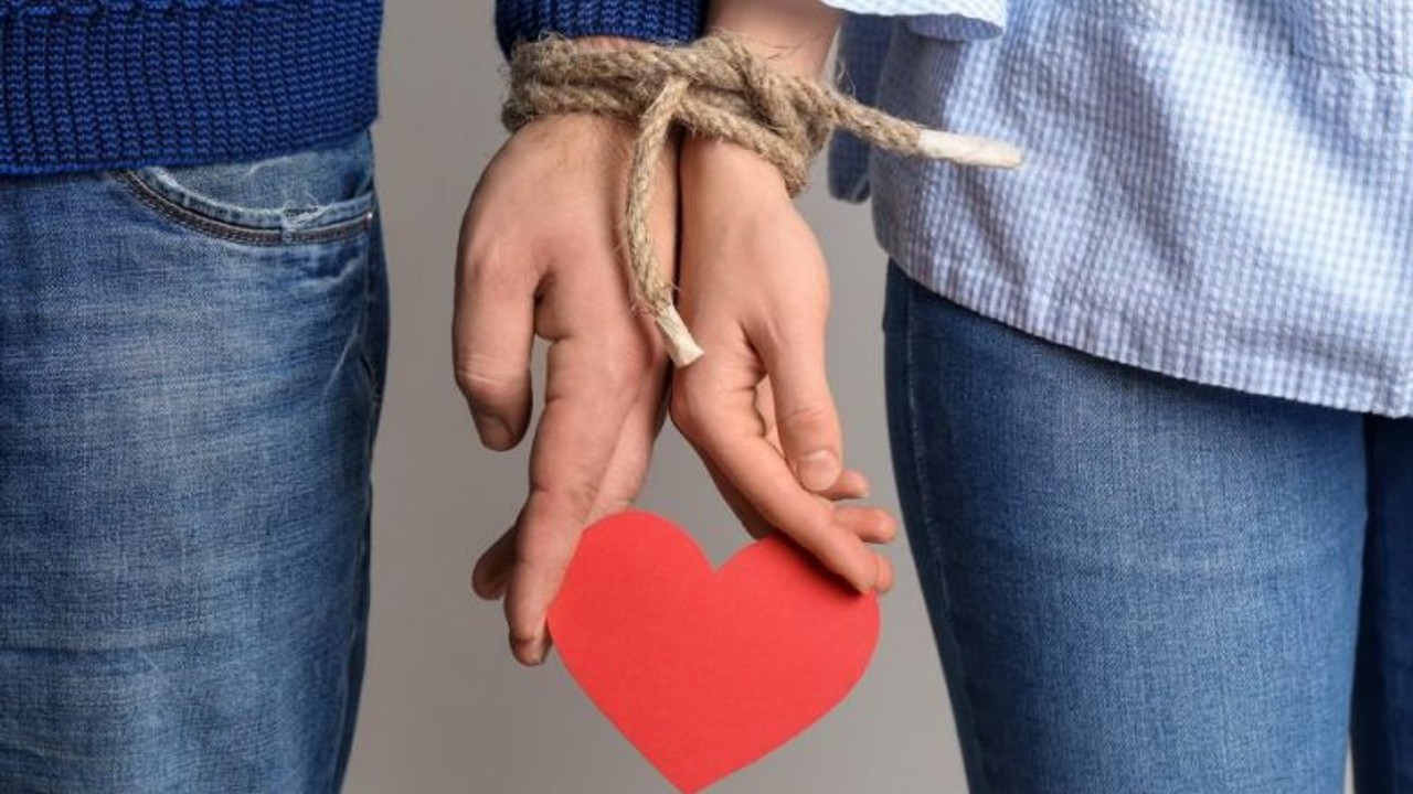 Bir İlişkide Bağımlılık Nedir?