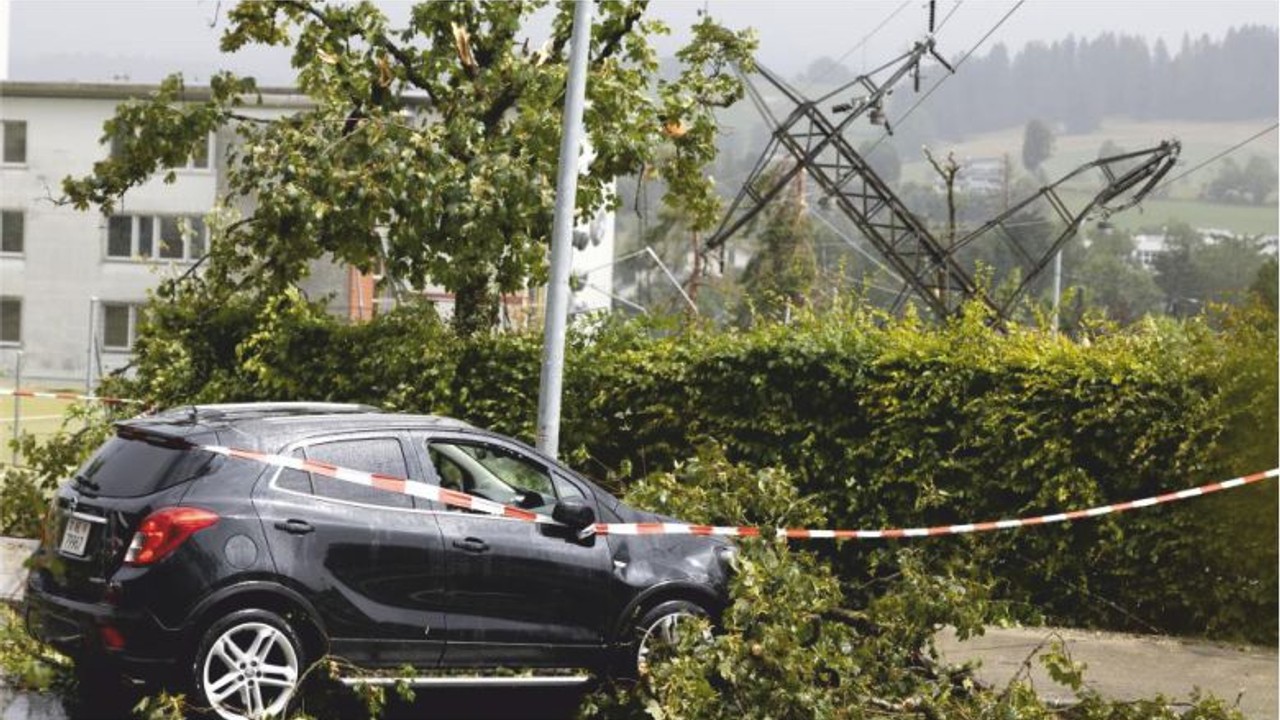 İsviçre’yi fırtına vurdu: 1 ölü, 15 yaralı