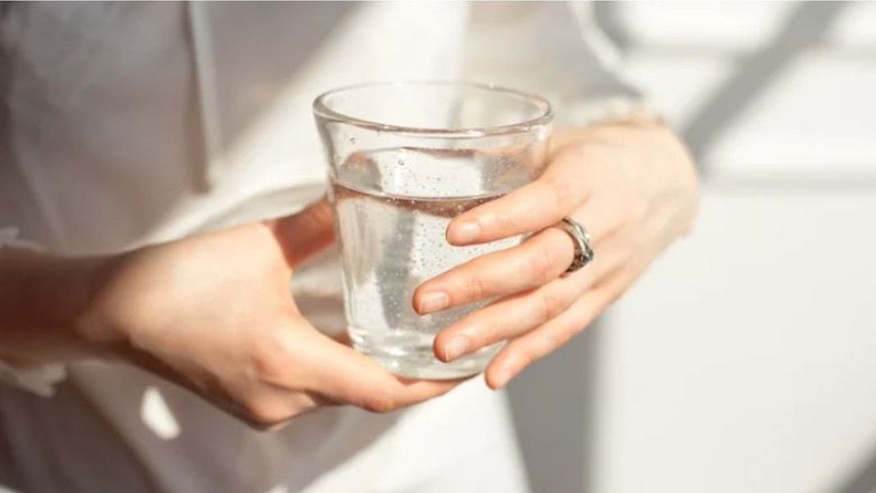 Kavurucu sıcakta, aşırı su içmek tehlikeli!