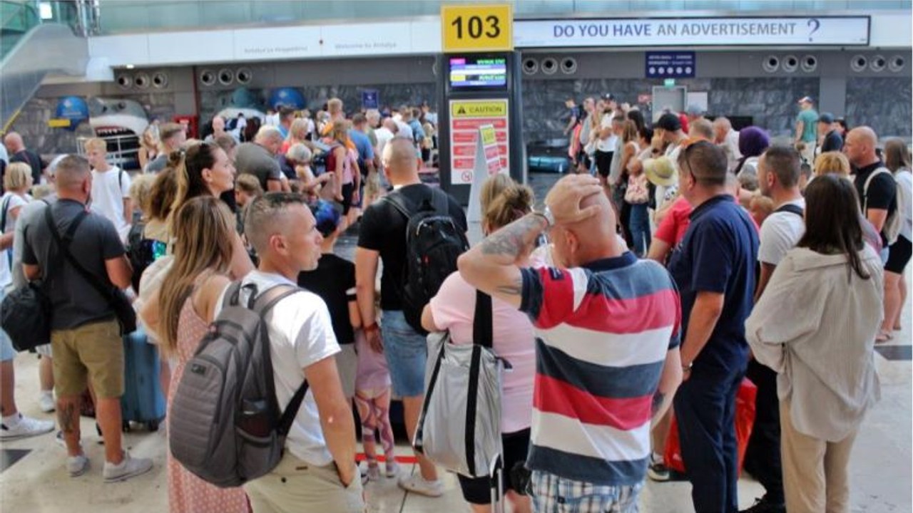 Sıcaklardan Kaçan Turistler, Türkiye’ye Akın Etti