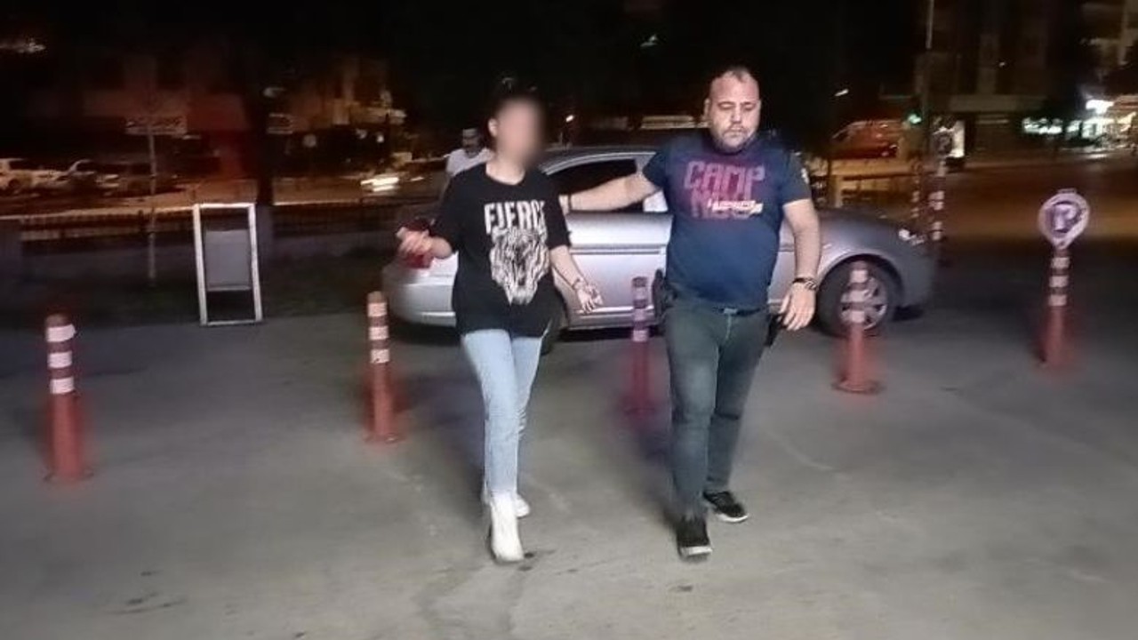 14 Yaşındaki Kız Dedesini Bıçakladı Yakalanınca Savunması Şaşırttı