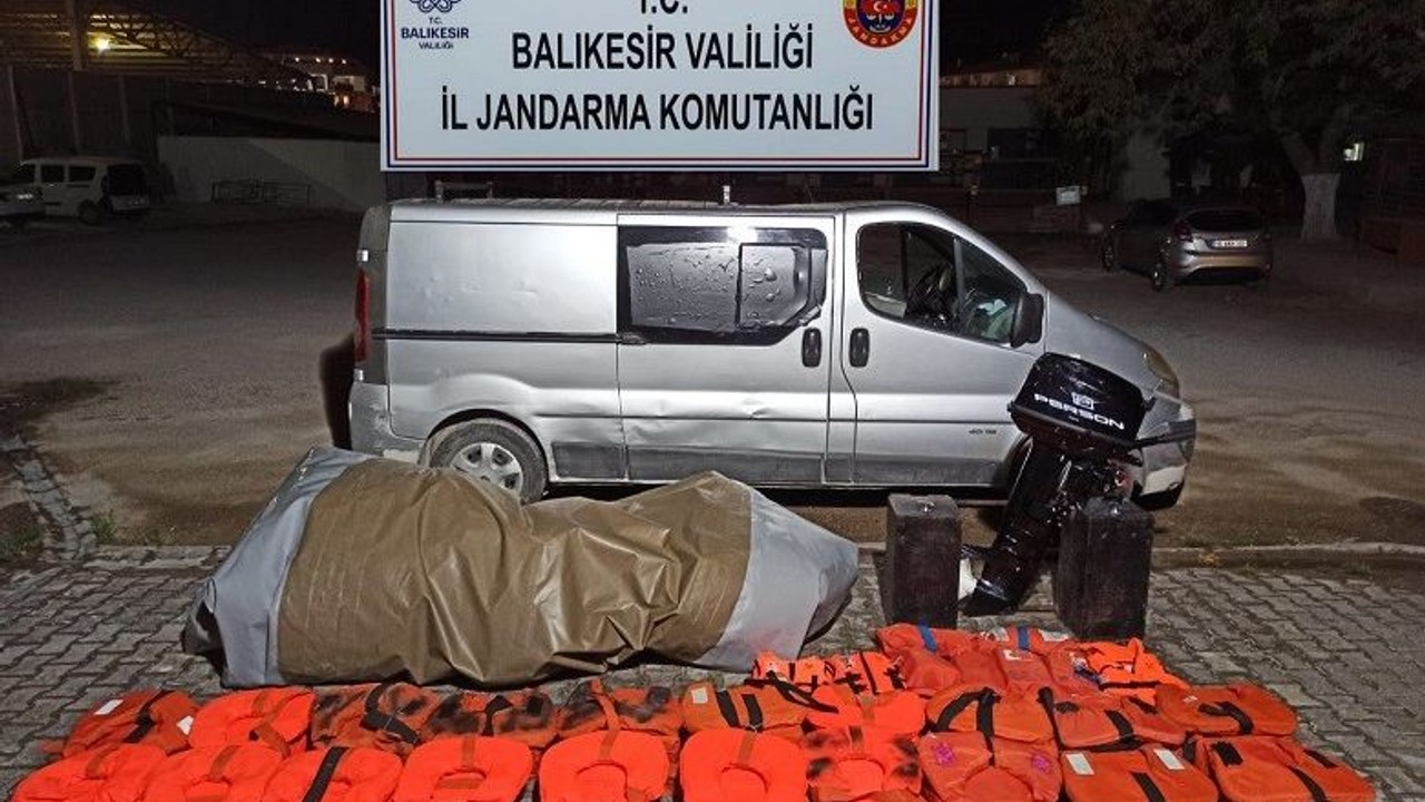 Ayvalık'ta Operasyon ! Ekipler Göçmen Kaçakçılarını Kıskıvrak Yakaladı
