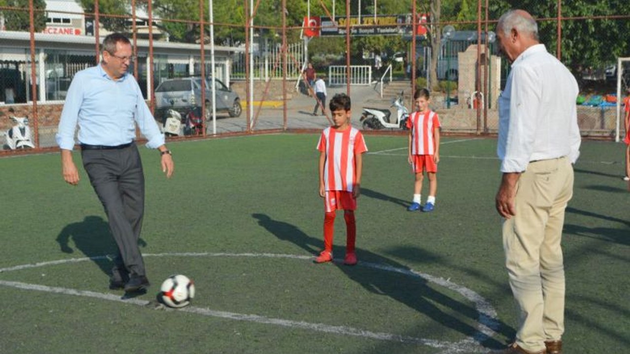 Başkan Ergin Vurdu Ayvalık'ta Turnuva Başladı
