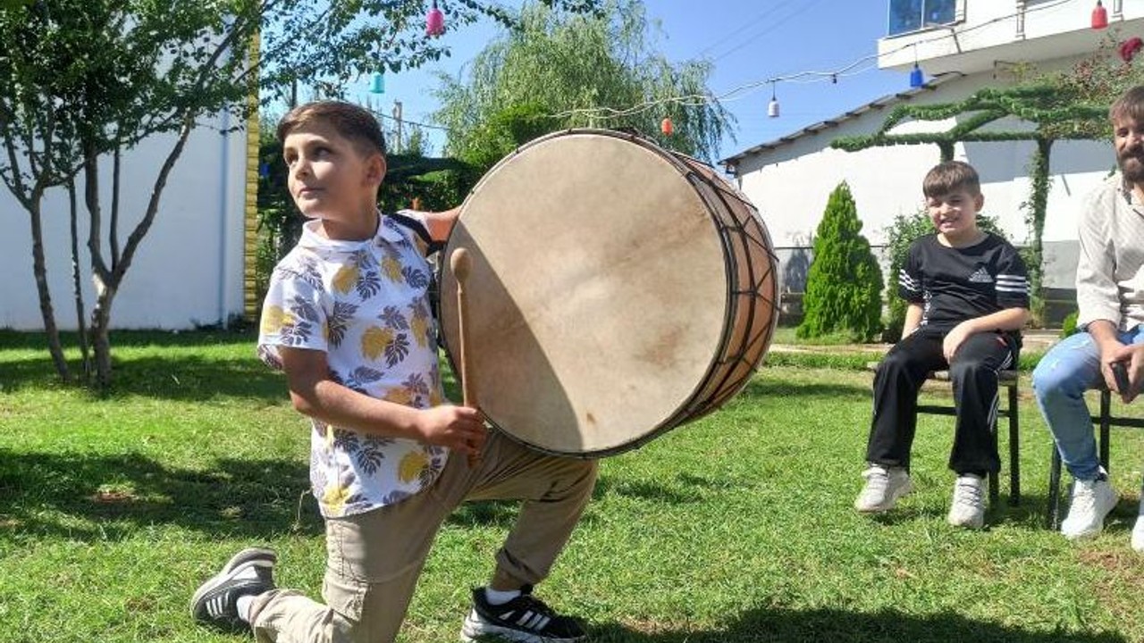 Boyundan Büyük Davul İle Düğünlerin Vazgeçilmezi Oldu